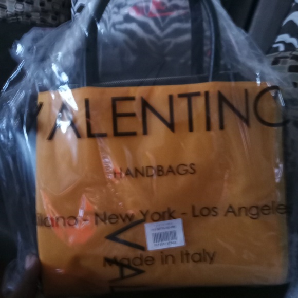 Rug & purses - Picture 2 of 3